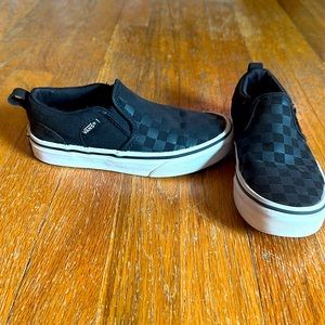 Kids black on black checkerboard Vans